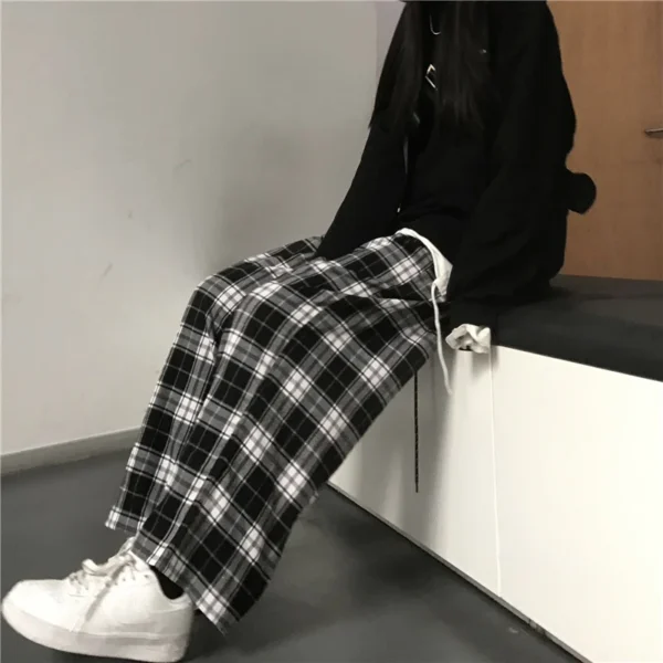 Loose trousers