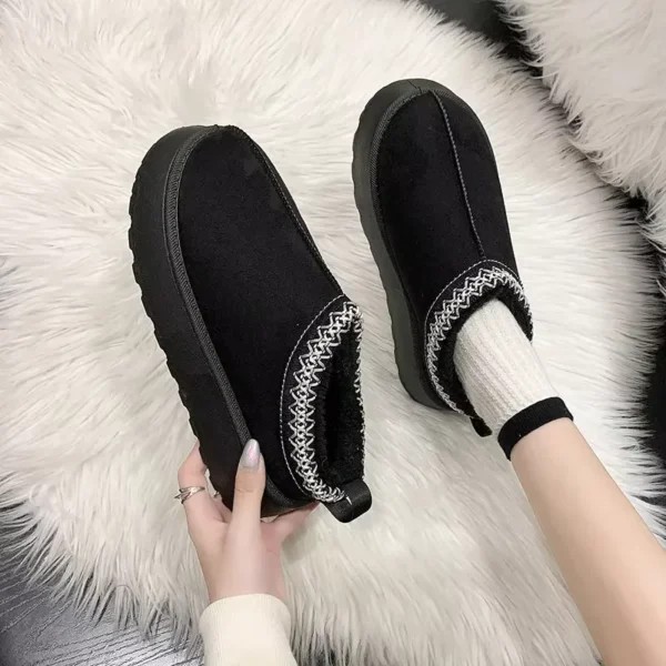 Shearling snow boots