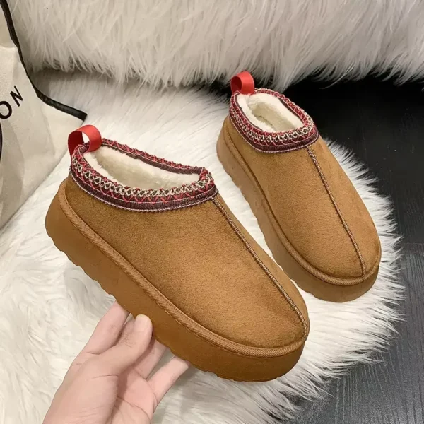 Shearling snow boots