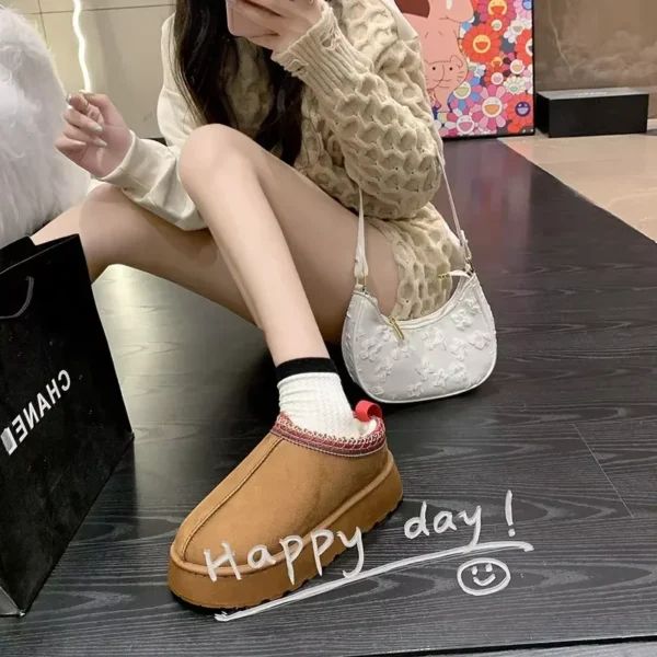 Shearling snow boots