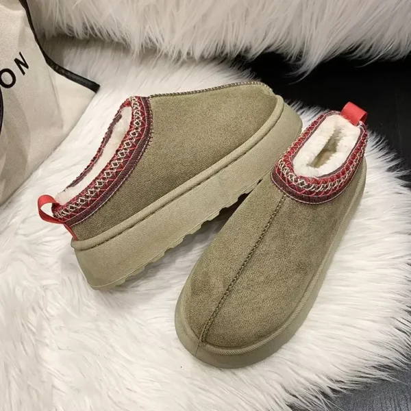 Shearling snow boots